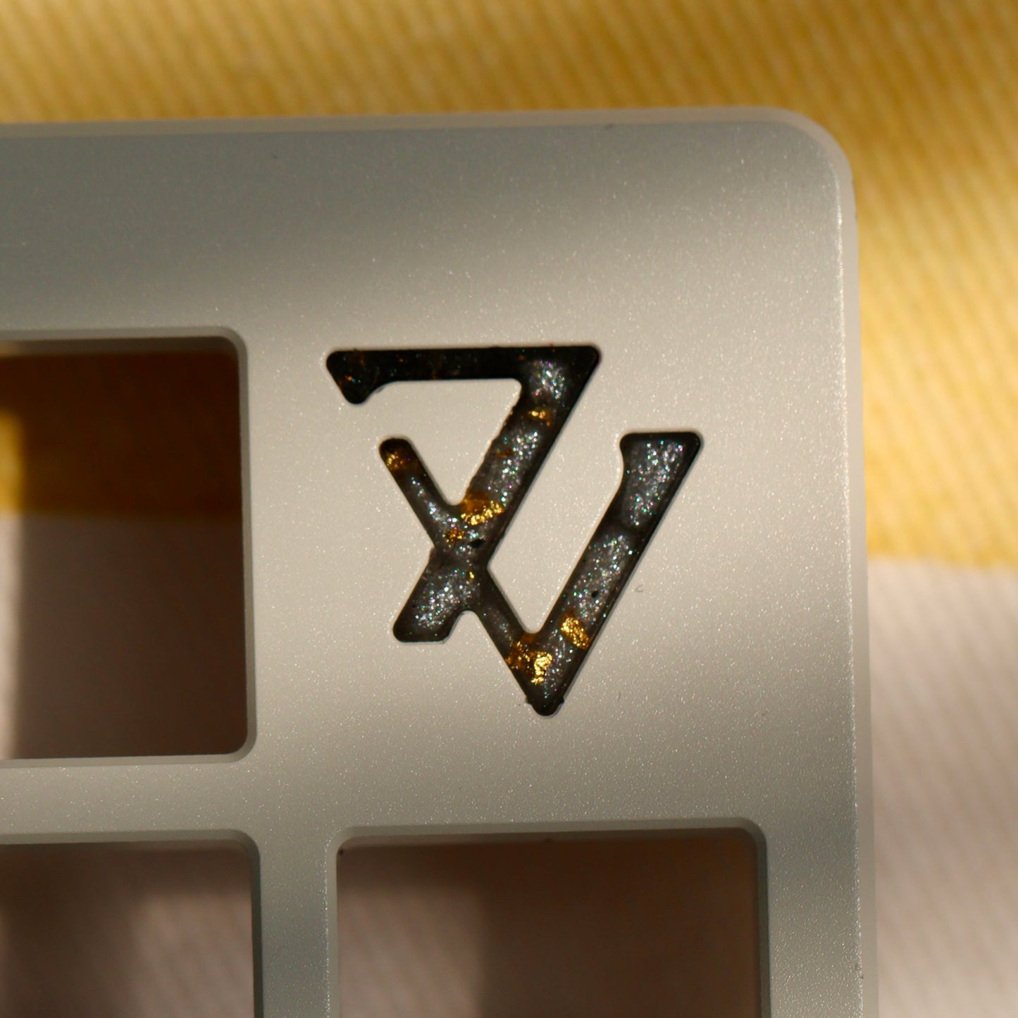 Gok 7V Logo Badge