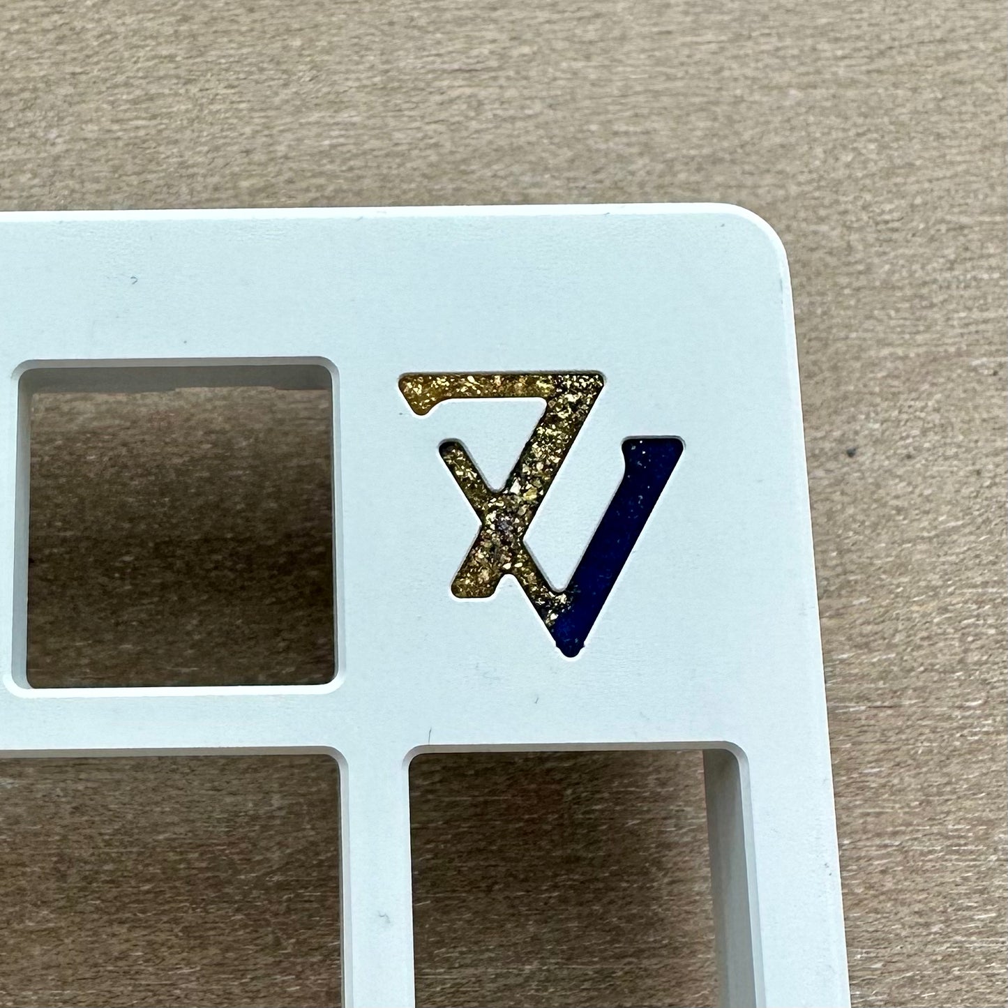 Gok 7V Logo Badge